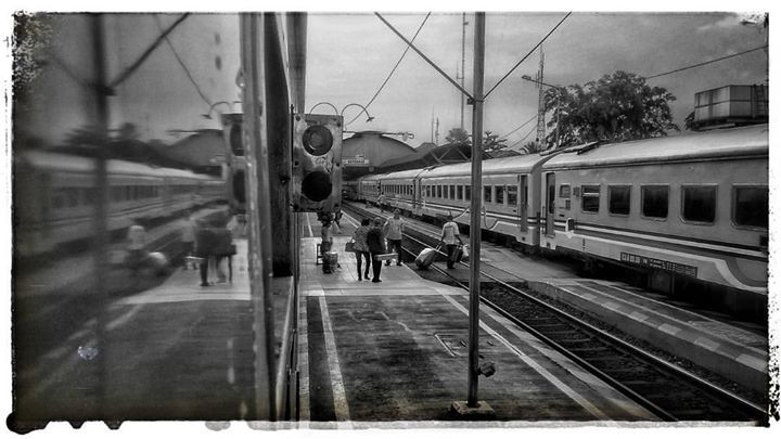 #kutoarjo #stasiunkutoarjo  #taksaka #jogjabound #train #keretaapi #kai #xiaomi #bnw via F… ift.tt/2dfHeEe