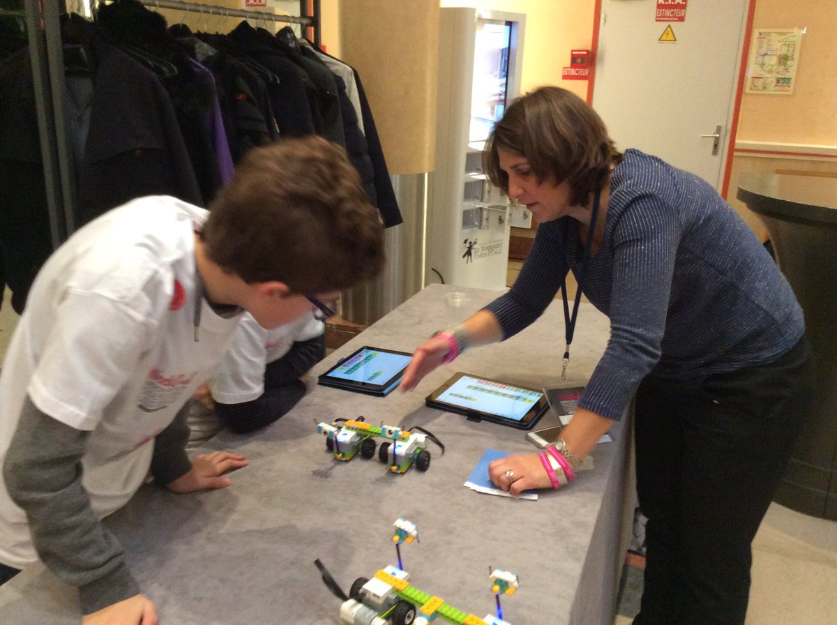 DomRennes22's tweet image. Atelier #Codingandbricks #coding  Natacha a l'œuvre #sncfdev