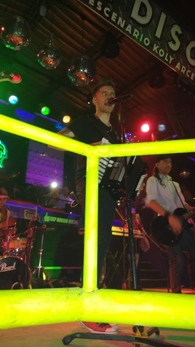 LrYanina's tweet photo. @CHILI_FZ Último show ccp de moreno cada día yo te vuelvo a elegir gracias por alegrar mi ❤ tkm descansa 😘 https://t.co/38idwahGee