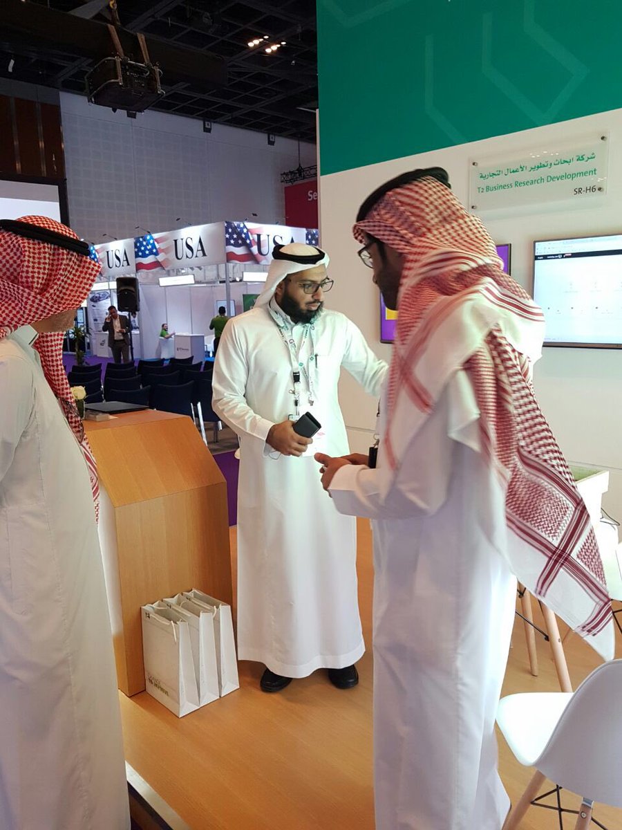t2_ltd's tweet photo. زيارة القنصل السعودي في دبي لجناح T2 في #Gitex https://t.co/Xcq0BSSVyY