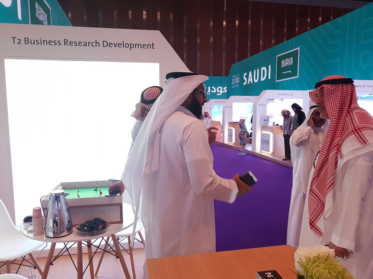 t2_ltd's tweet photo. زيارة القنصل السعودي في دبي لجناح T2 في #Gitex https://t.co/Xcq0BSSVyY