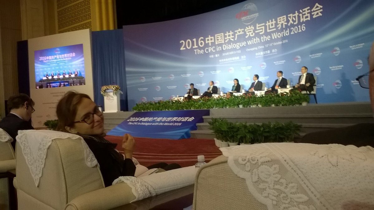 LiaQuartapelle's tweet photo. A Chongqing all'incontro "Il Partito comunista cinese e il mondo" 86 partiti 65 paesi e bilaterale con Guo Yezhou vicemin dip internaz PCC https://t.co/pNaHBnw1BU