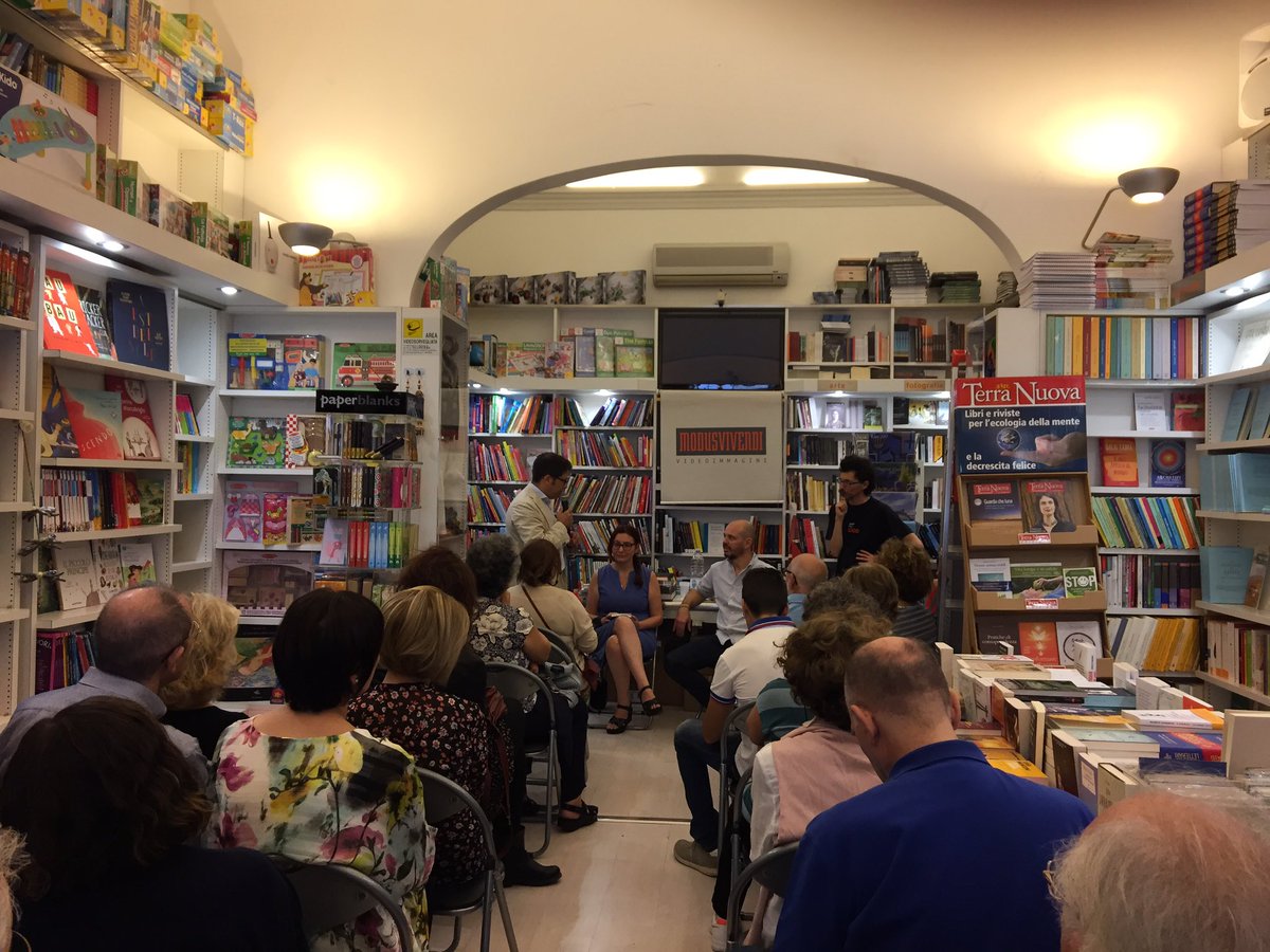 Mariannalopi's tweet photo. Ringrazio la città di Palermo che ha creduto in questo festival con un forte connotato umanitario #flmpa2016 @FLM_Palermo #dcamarrone https://t.co/ikiJGqFjwV