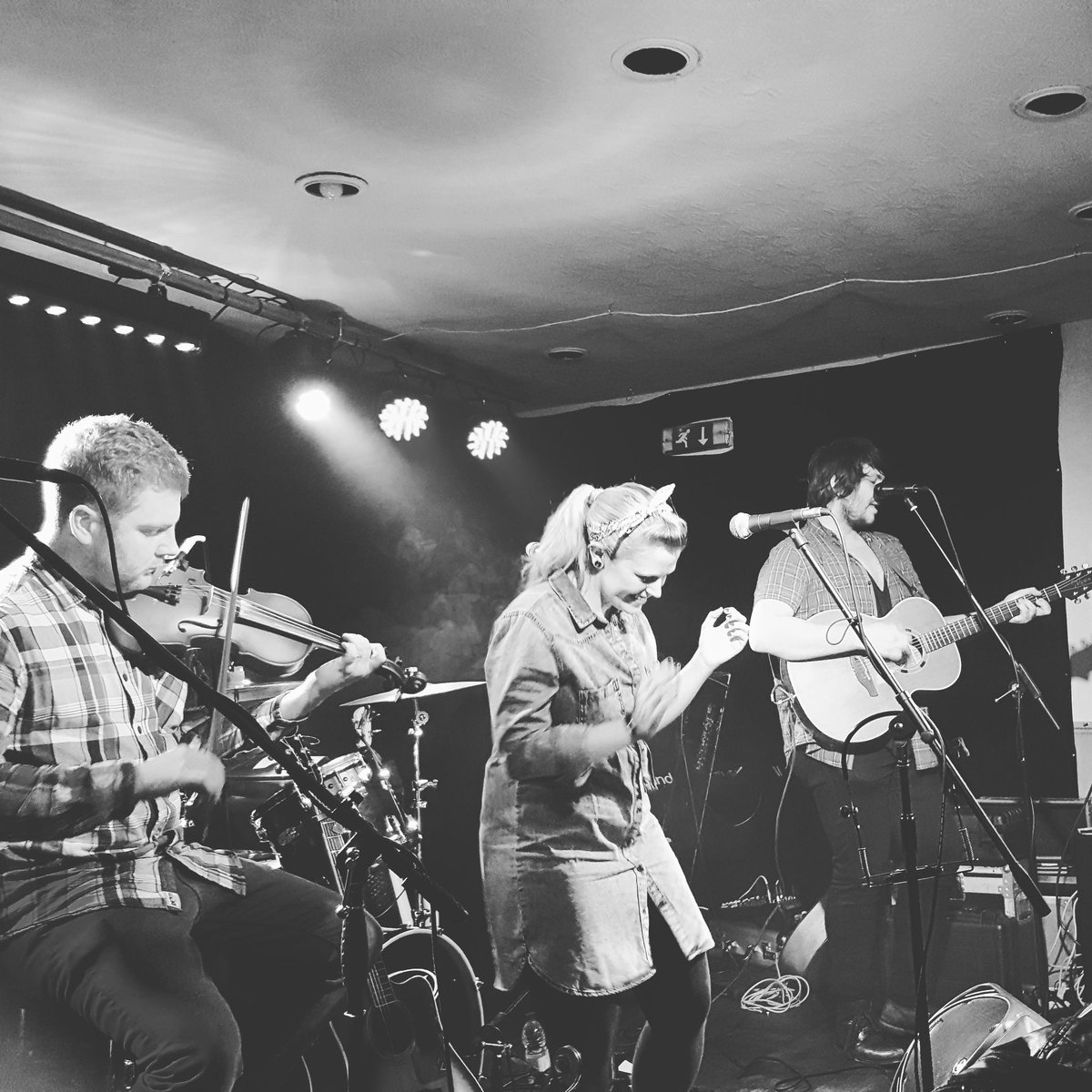 TallahasseeFall's tweet photo. Clap your hands, stamp your feet, it's Sunday! Keep your eyes peeled for a #SundaySurprise from us this afternoon...#tallahasseefalls #music https://t.co/gSm4hq7yI3
