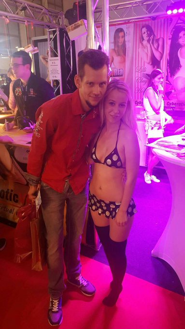 Danke Michael f&uuml;r dein Besuch am Stand und f&uuml;r das Bild :) #SexyJenJen #Model #Webcamgirl #beauty #teen<a href="/tag/model"class="tags"><span>#model</span></a><a href="/tag/cute"class="tags"><span>#cute</span></a><a href="/tag/sweet"class="tags"><span>#sweet</span></a><a href="/tag/beauty"class="tags"><span>#beauty</span></a><a href="/tag/teen"class="tags"><span>#teen</span></a><a href="/tag/webcamgirl"class="tags"><span>#webcamgirl</span></a>