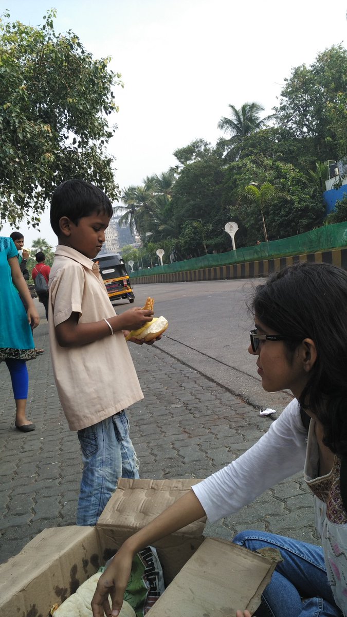 mayuriparui's tweet photo. It feels good to feed someone else @romipurohi @riddhi_bhatt98 @mehta_suril https://t.co/snqemTMKyA