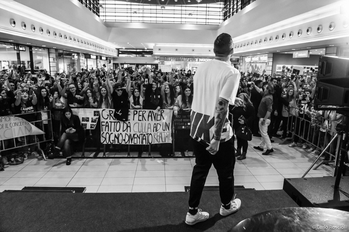 MattiaBriga's tweet photo. #TALENTOinstoreTour 
Grazie a tutto il pubblico che ieri ha riempito l'instore di Chieti!
Questo pomeriggio siamo a Senigallia!

#Talento https://t.co/mybOWtgG5F
