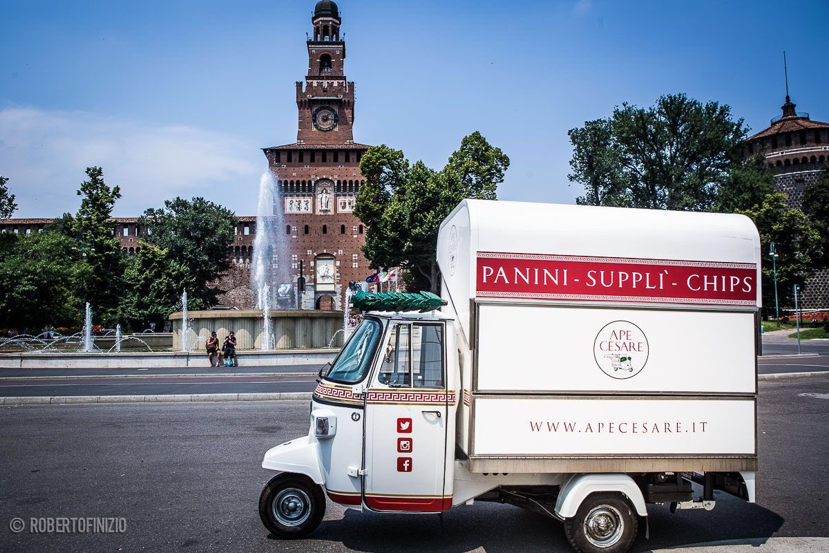 quattroruote's tweet photo. #Pulmini, #Ape & co: quando lo #streetfood viaggia su ruote #vintage https://t.co/MPoIspbH2M https://t.co/c6Gm3BECCh