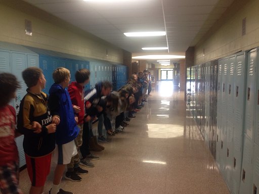 Springboro_SJHS's tweet photo. Students in Mr. Guinther’s class acted out how seismic waves traveled. They compared the characteristics of P-Waves and S-waves. #EpicED https://t.co/yEEexILypQ