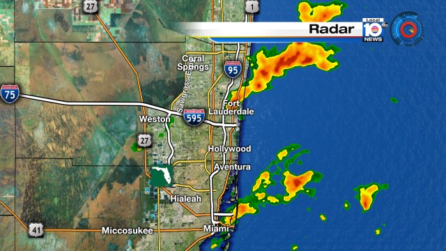 Heavy & gusty storms once again hitting Broward & Miami-Dade this #Sundaymorning #Flwx https://t.co/5XQ6xeaqX2