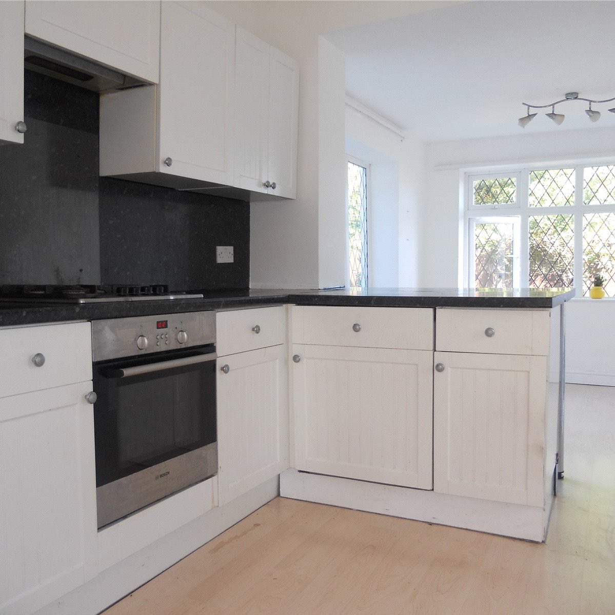 #ForRent and available #NOW
A superb 4 bed home with great features. Just £750/month (bond+fees apply).
Details >>> goo.gl/cTc6lB