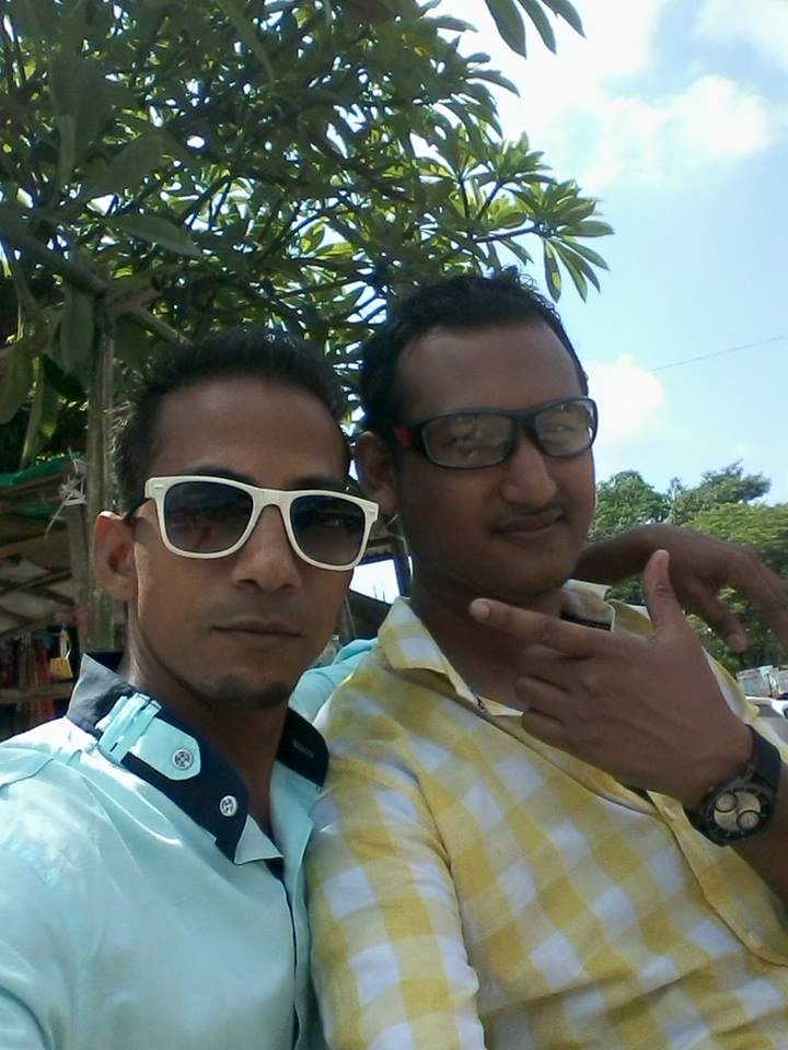 Bhaijan77411607's tweet photo. both are enjoying in Bangalore https://t.co/cOPTNB481R