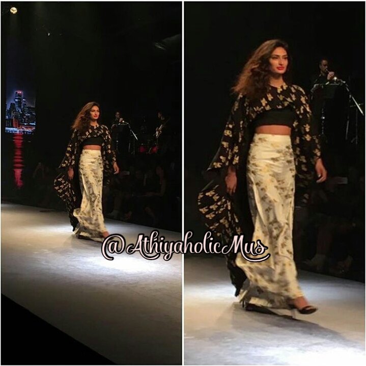 mushuuuuu_'s tweet photo. @theathiyashetty You just nailed👊💖! Attu😍 at #AFW2016 !💙 Looking super gorgeous😻😻 in this outfit!💗💫 
Such a Slayerr!❤❤ https://t.co/zyifSuuK41