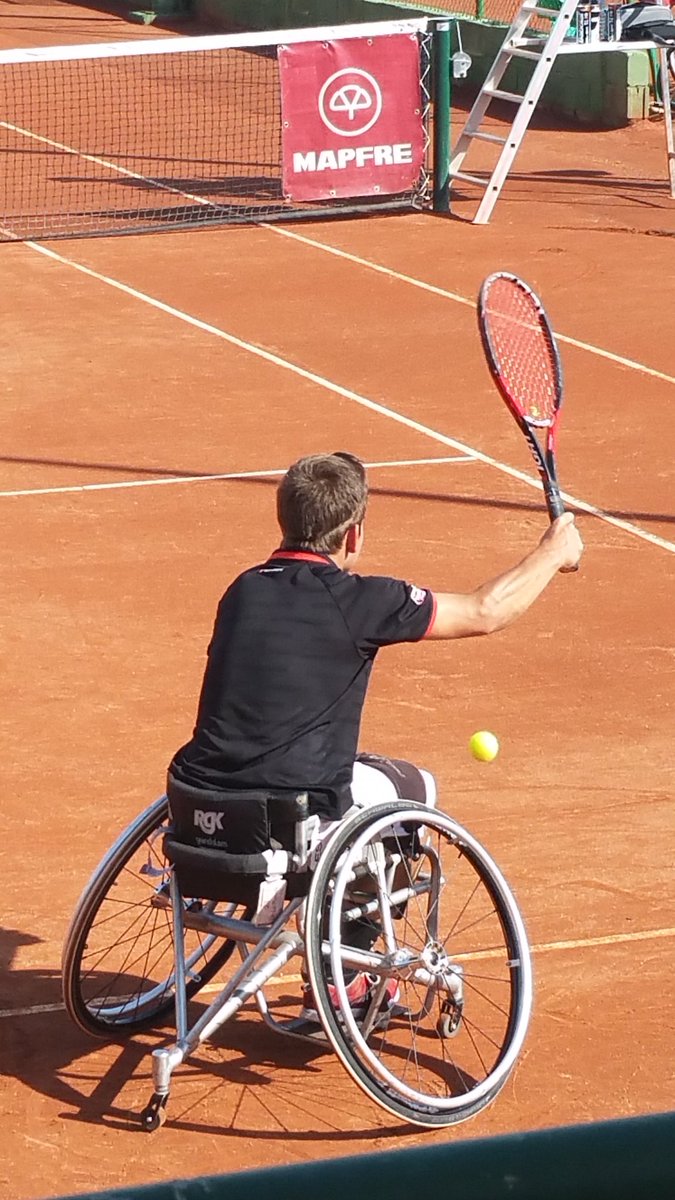 blancaalbapujol's tweet photo. Finals Campionat Espanya autonomies tennis cadira rodes. Tot un espectacle!! Moltes felicitats als jugadors! @ajuntamentvng @neuslloveras https://t.co/VKW7GnurDu
