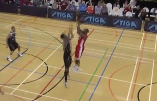 Hoopsfix's tweet photo. VIDEO: Stefan Gill (@1kenyaworld) Hits Incredible Back to Back Threes to Give @Mcr_Magic Win Over Solent! https://t.co/SkDjdsIC76 #NBL1617 https://t.co/0HvMzYMJIL
