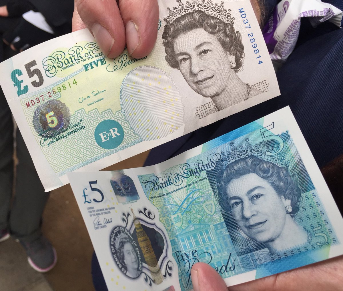 ContactusEaling's tweet image. Was that difficult to use a more up-to-date image of HM Queen Elizabeth II on the new plastic #fivepoundnote? #Ealing #olderandwiser