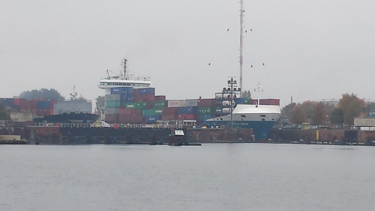 torstenhein's tweet photo. analog container technology #docker #containerizeallthethings https://t.co/Kop55oz5oc
