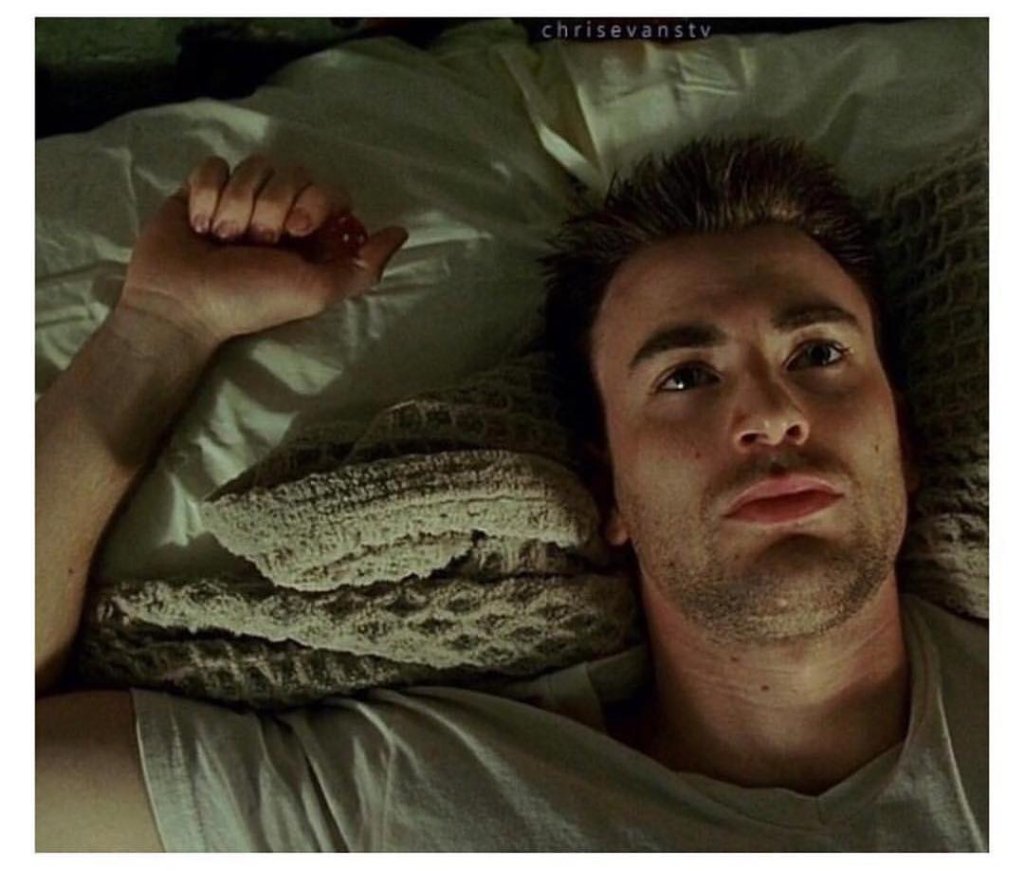 TeamCEBrazil's tweet photo. #bomdia Team!!! Não esqueçam de acertar o relógio pra horário de verão ❤❤❤  #chrisevans #teamcebrazil #teamcap https://t.co/dFxedKrMYb