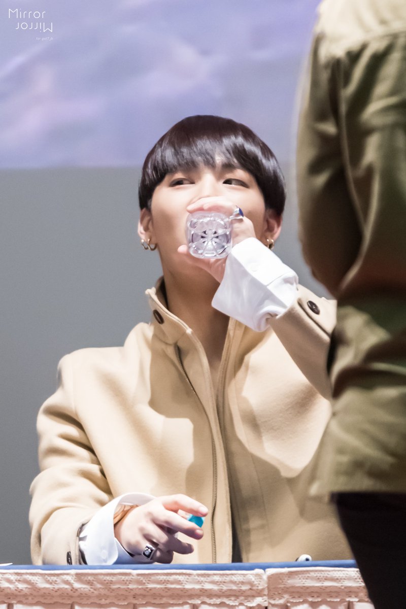 mirror0106's tweet photo. 161002 Sangam Fansign #JB #재범 #GOT7 #갓세븐 #TURBULENCE  #HardCarry
HQ Link :: https://t.co/bG4NUYRkMb https://t.co/YQJsKDFjMq