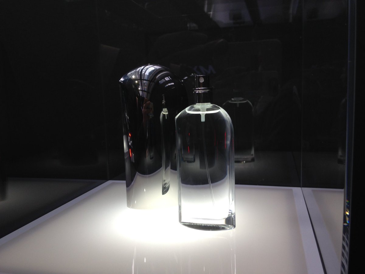 タチビ アートユニブ 立川美術学院 続き また 資生堂とのコラボレーションにより マツダのデザインテーマである 鼓動 を表現した香水 フレグランス Soul Of Motion の展示 そしてそれが体感できるシートが配布されています おすすめイベント