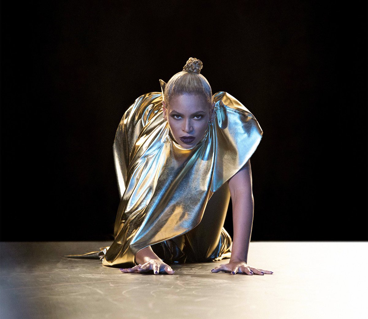 yo @bepduarte i hope you had a horrible birthday. here's some pics of beyoncé so you can see how much of a piece of trash you are!!! ❤️❤️❤️