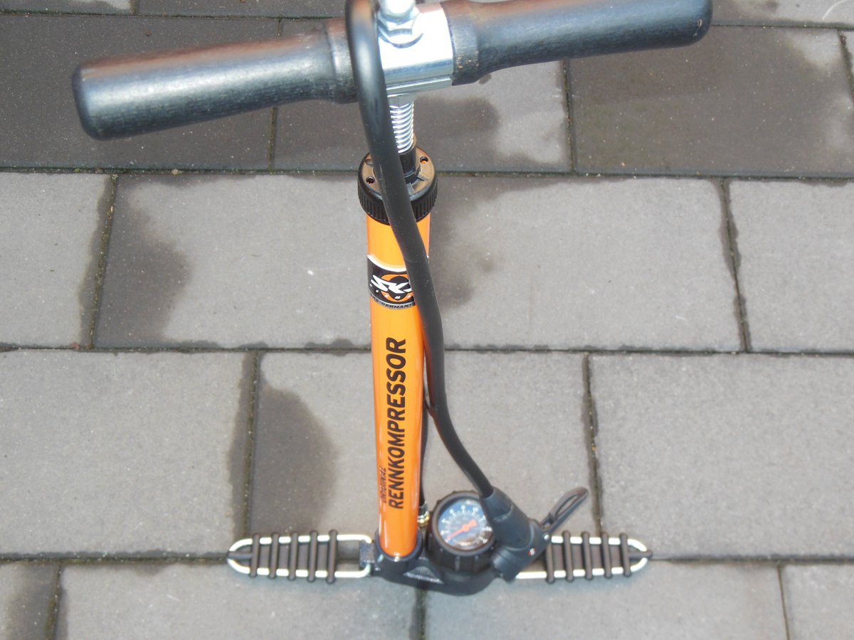 De SKS Rennkompressor: Hopeloos verouderd of ouderwetse degelijkheid? Je leest het hier. mtb-blog.nl/review-sks-ren…
