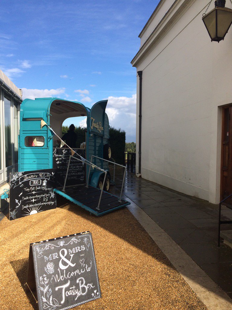 toasty_box's tweet photo. Enjoying the sun at the beautiful @HylandsWedding preview day! https://t.co/NQYV4uqhVv