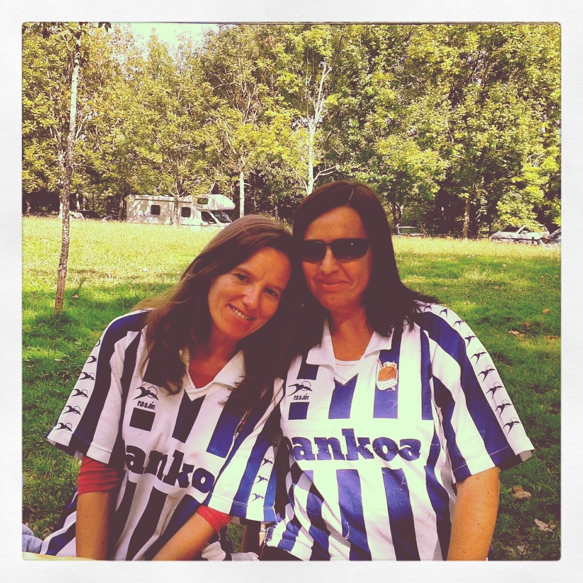 atotxa10's tweet photo. Gran día. .... a disfrutar de la @RealSociedad y de las amigas !!!!
#DerbyVasco 
#AtleticReal
#aporellos https://t.co/qng3BQaN7m