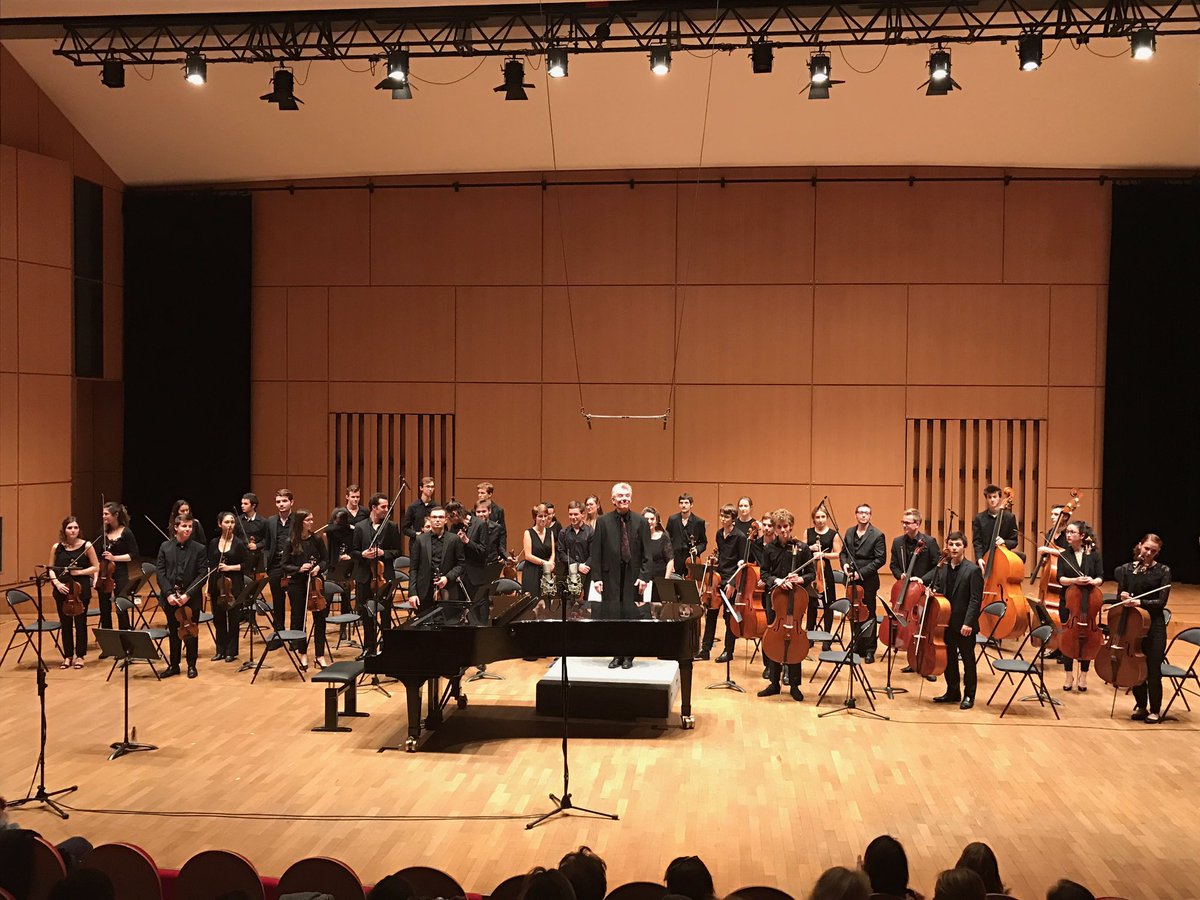 BenoitZahra's tweet photo. L'orchestre a corde du @_PSPBB @poleetudiantpbb ! https://t.co/p6KnceaYci