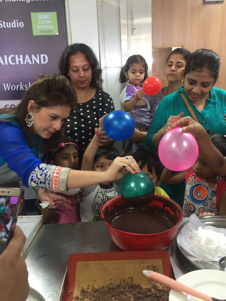 amritaraichand's tweet photo. So Friday was an exceptionally busy yet most exciting & gratifying day! 1st a fun #cookout organised by @indiafoodnetwrk 4 kids at #SRIHM https://t.co/LuepnZQQHK