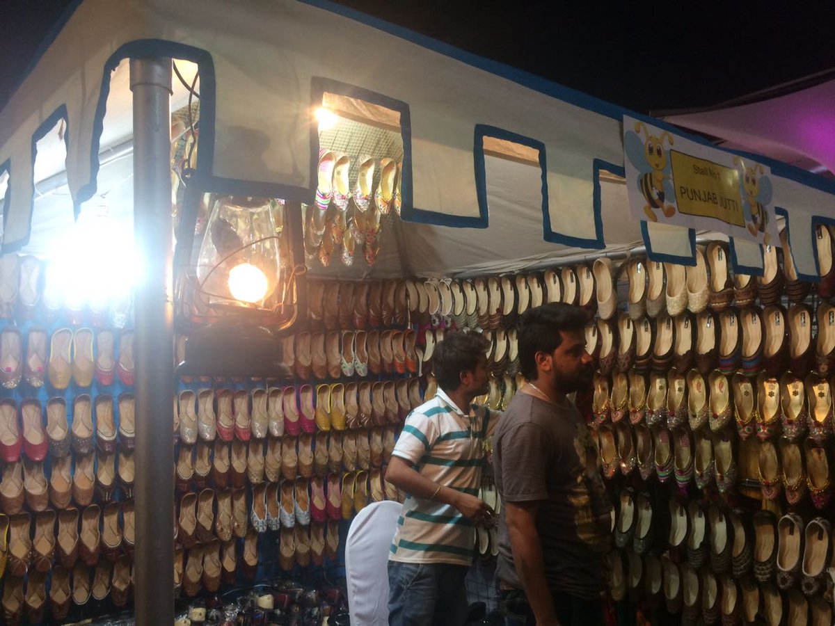 gophoenixing's tweet photo. Get some matching jootis for your Diwali outfit from #FleaFlyFlu at High Street Phoenix. https://t.co/CuoSr5VfMO