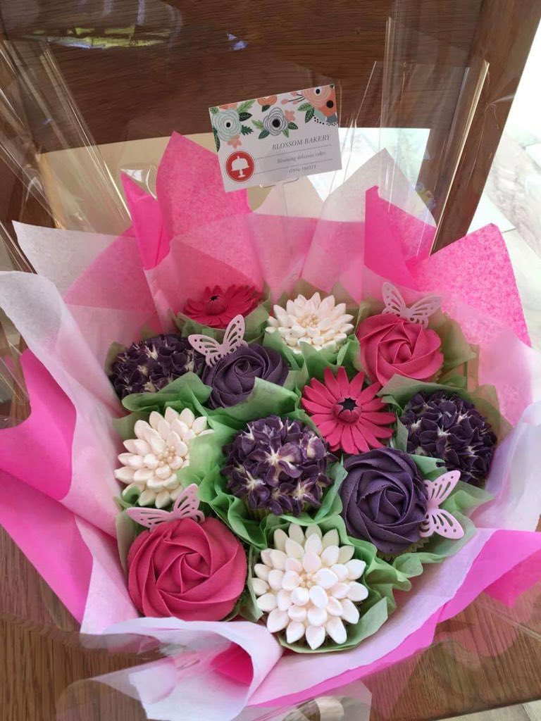 Keframa_build's tweet photo. Lovely flower cupcakes donated by Semina at blossom bakery 🍰🌸 https://t.co/L3S6mzhjRF