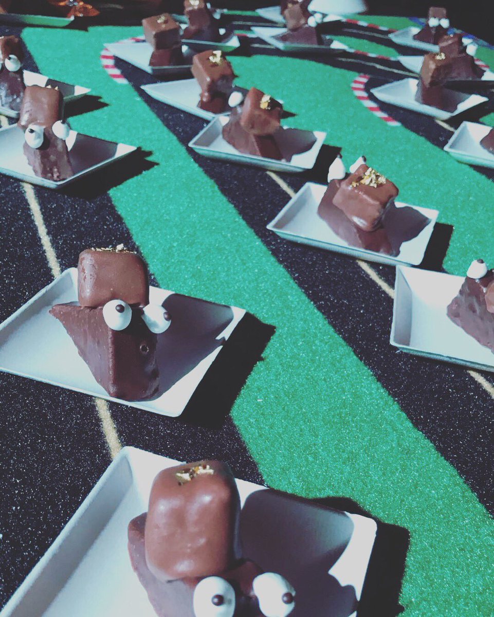' EsCarGo ' 🐌🚗 <a href="/NYCWFF/">NYC Wine & Food Festival</a> NYCWFF #midnightinparis #dessertbar #latenights