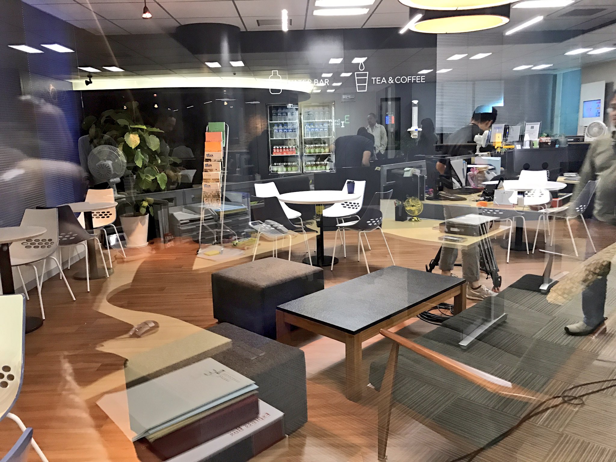 公式 Tbs 逃げるは恥だが役に立つ 新春スペシャル Dvd Bluray 4月9日発売決定 逃げ恥 ひとコマ 津崎さんたちが仲良くご飯を食べているオフィスの休憩室です イマドキ うらやましい そして 恋ダンス公開3日で400万回突破していました そんな恋