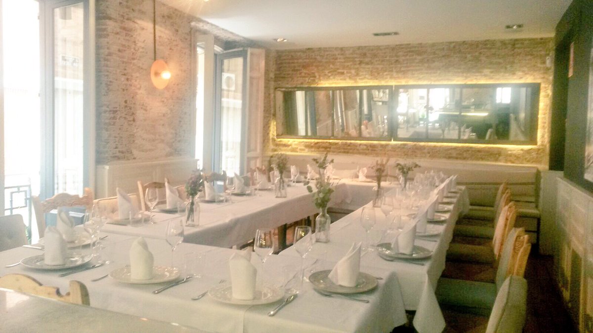 Así luce nuestro restaurante para un evento privado. Si quieres organizar el tuyo, ponte en contacto con nosotros  tomeylucas.com/reservas/