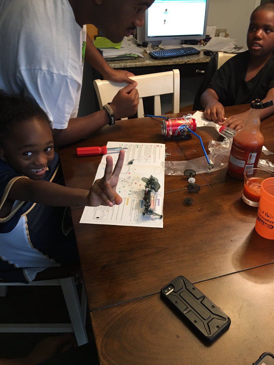 ThatMrsHackett's tweet photo. Making a Tin Can robot with dad. 🤖#realdadstuff @HackSarge https://t.co/NCKP1xj3xd