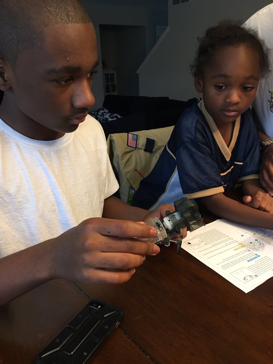 ThatMrsHackett's tweet photo. Making a Tin Can robot with dad. 🤖#realdadstuff @HackSarge https://t.co/NCKP1xj3xd