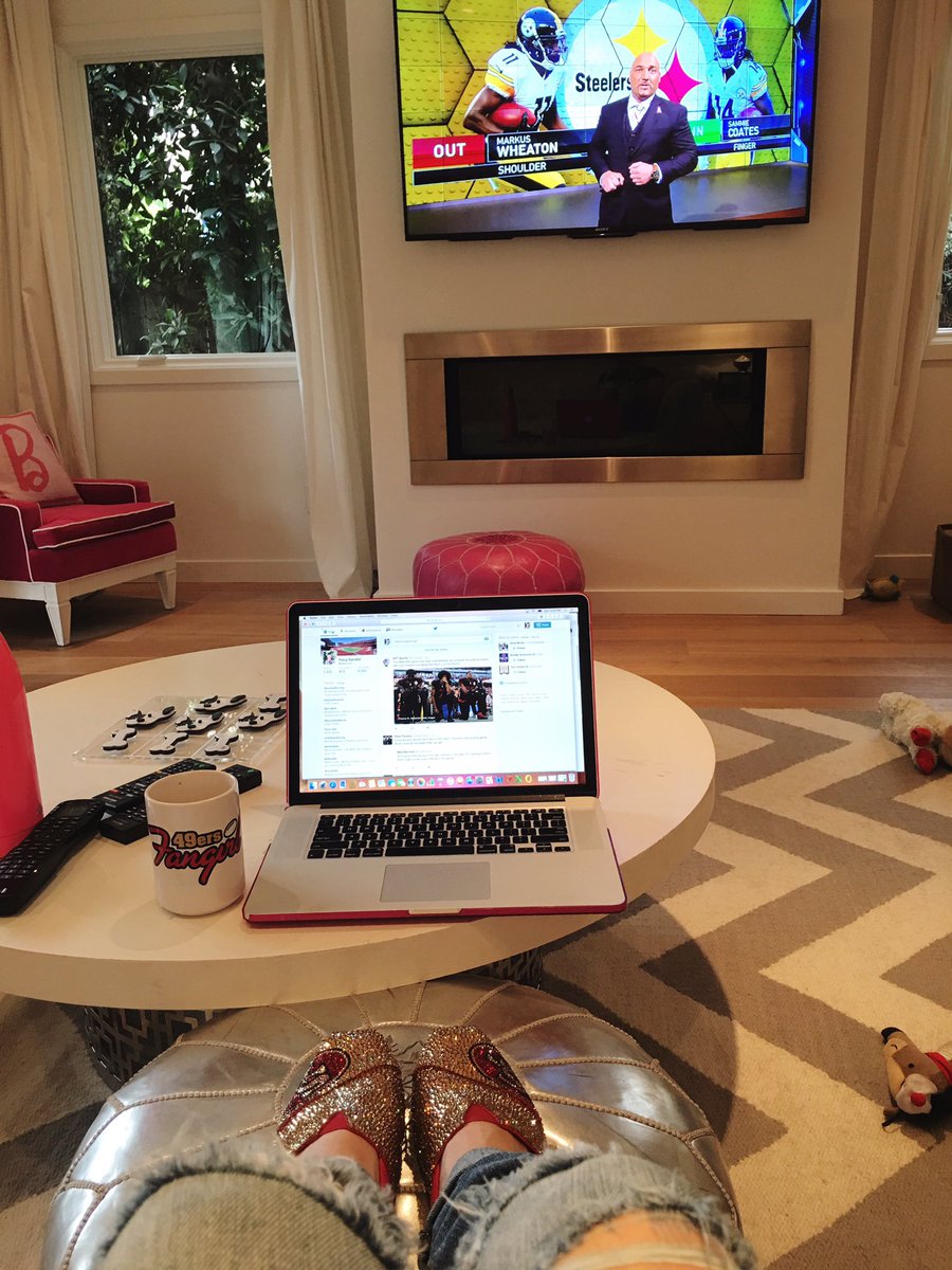 TracyFGSN's tweet photo. Just about game time! Let's do this #49ers! #BeattheBills #KapisBack https://t.co/qpT9ohG6Hh