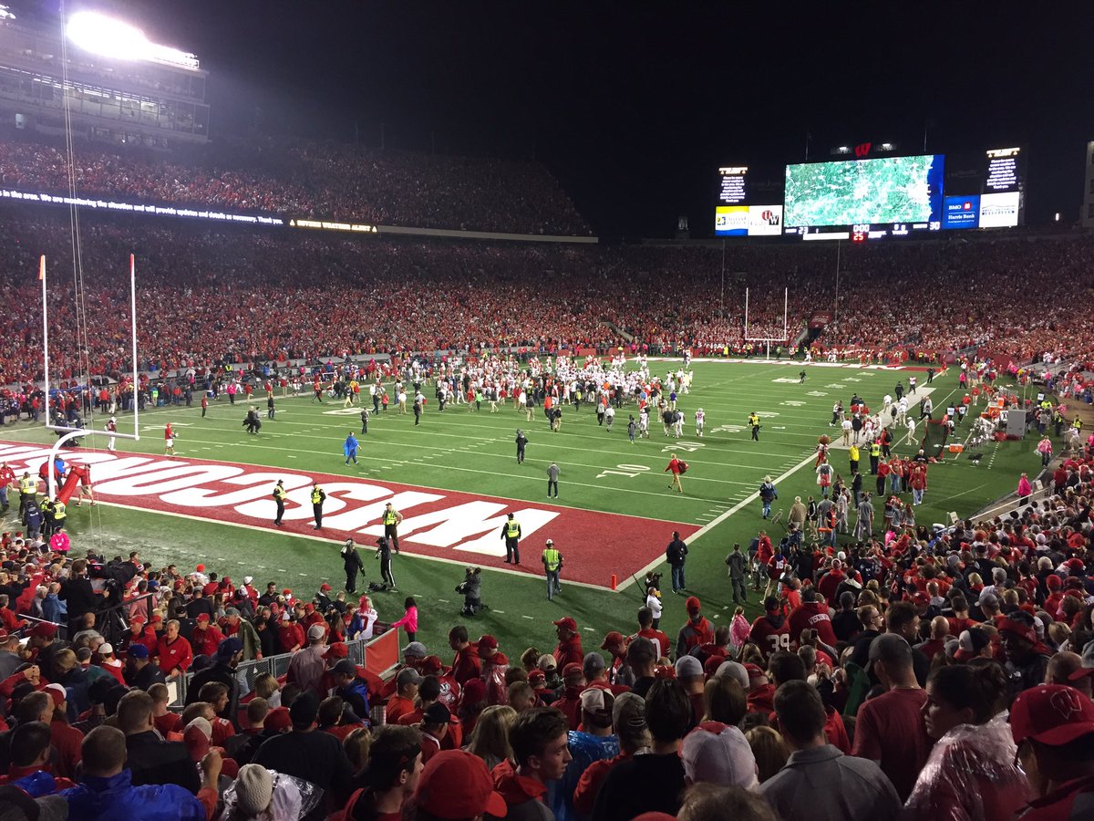 OSUDSP's tweet image. Nothing better than some Brothers supporting the Buckeyes! An unbelievable win - go bucks! #OSUDSP
