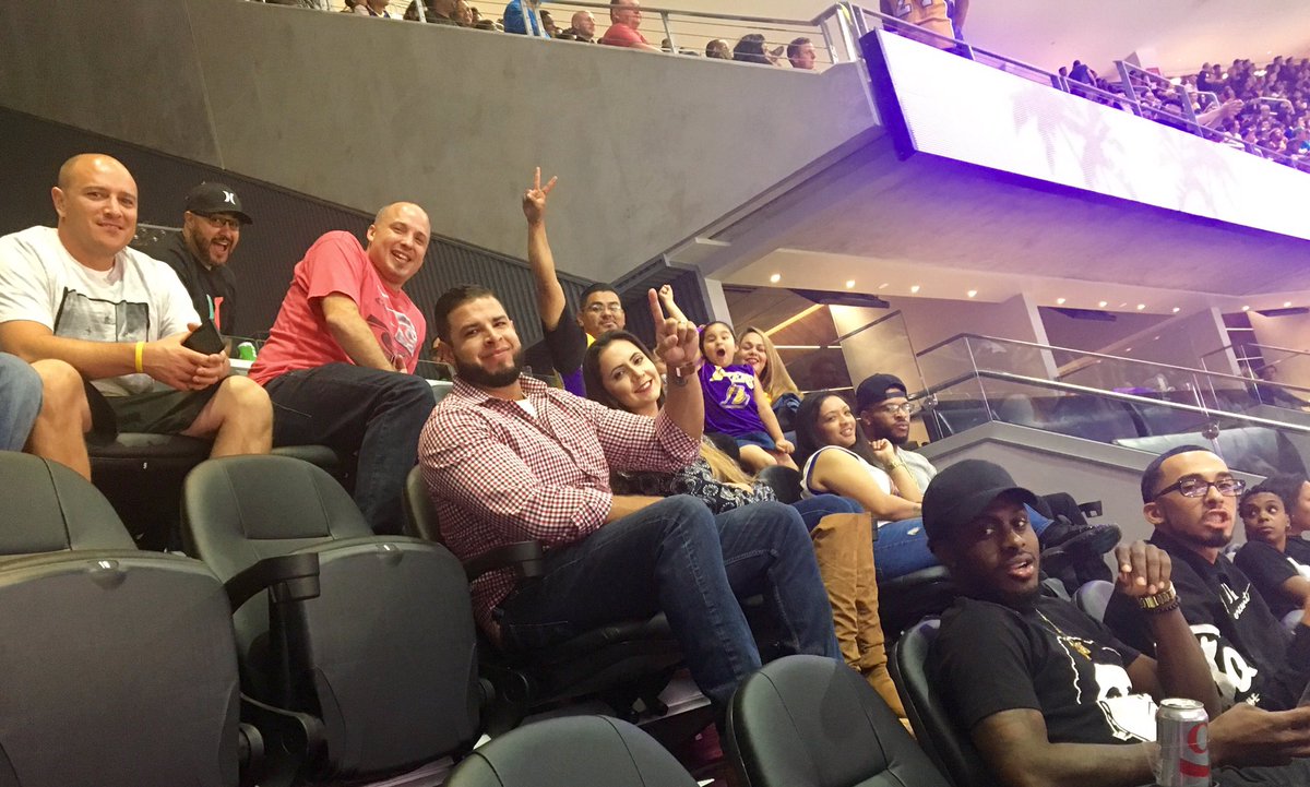 oooooLaLaa's tweet photo. @TMobile team, @MetroPCS team, #EngineerTeam had a BLAST inside @TMobileArena last night! Until next time 🏀✌🏽 @SWjoeperez #Lakers #Warriors https://t.co/AxqFGSbtcr