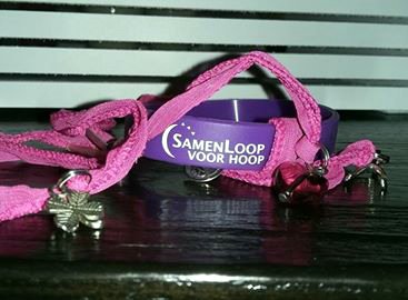 SamenloopD's tweet image. Ding mee naar een mooie SamenLoop armband, de 250ste like wint hem. Dus like en deel de pagina. facebook.com/SamenLoop-Voor…