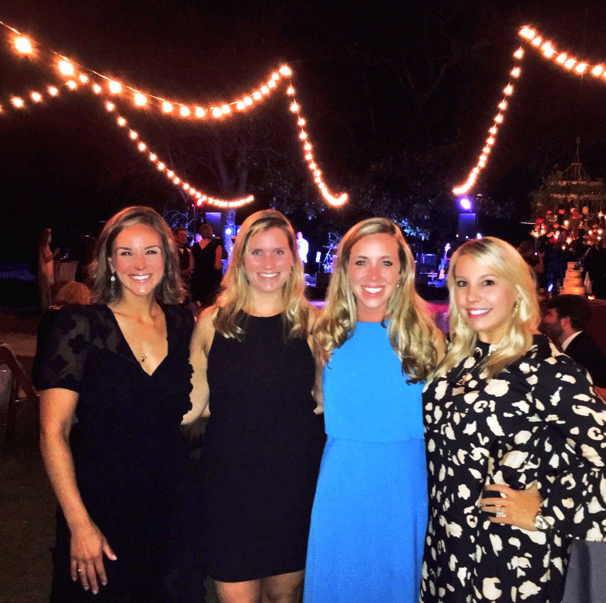 EMWilliams418's tweet image. Such a fun night with these loves! #weekendatburnies