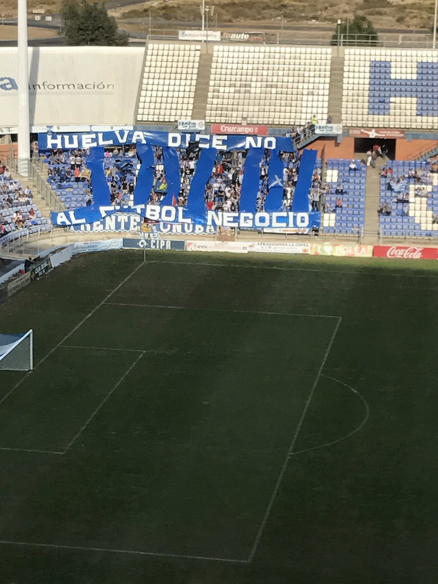 FonsiLoaiza's tweet photo. Otra jornada más a tope 💪 Hinchadas de Racing, Recre, Betis, Sporting rechazan ser mercancía en manos de Tebas y sus secuaces en los clubes. https://t.co/Tt93zZimCi