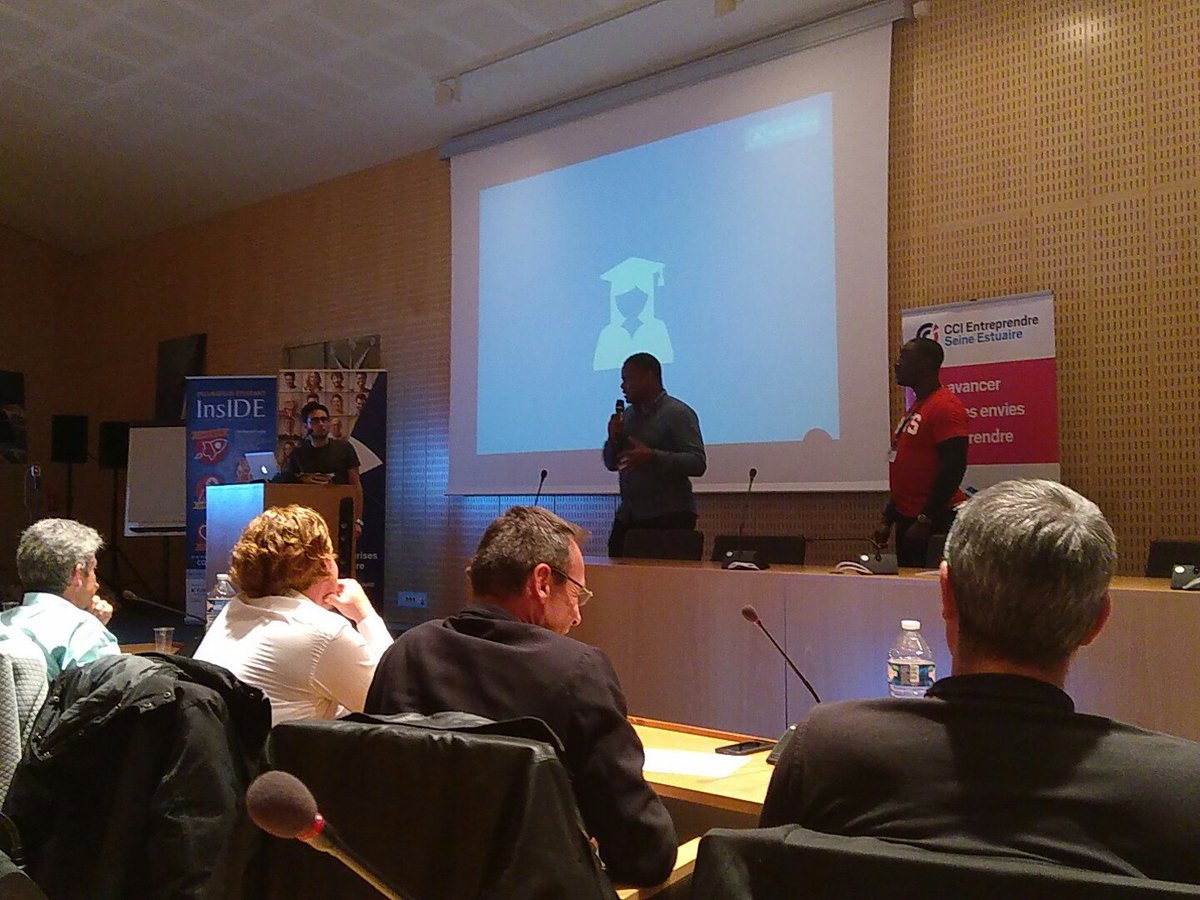 Baltazapp's tweet photo. C'est #takethesuite qui pitche, le public est acquis à sa cause #tips de @HachSaray #swlh https://t.co/DKMg6cNLY7
