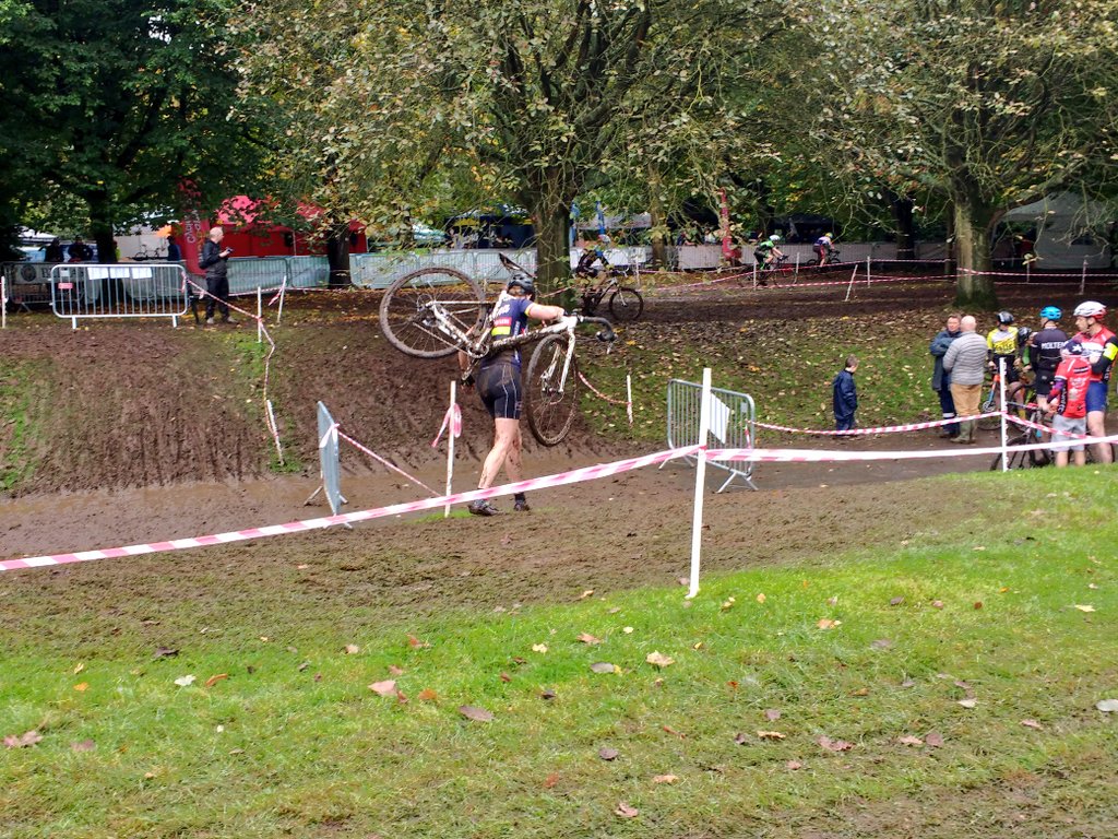 Hollywood_Pict's tweet photo. Great racing in all classes at the @phoenix_cycling #cyclocross event in Lady Dixon park in Lisburn. #cx #irishcycling #stickymuck https://t.co/hGIkDCOQVZ