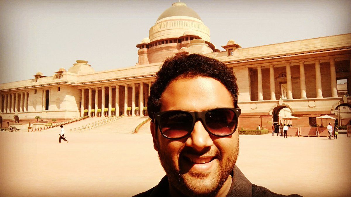 aggarwal_93's tweet photo. Excellent Courtesy Extended For Guided Tour By @RashtrapatiBhvn !! TY for #SignaturePen https://t.co/sqn5we7kGR