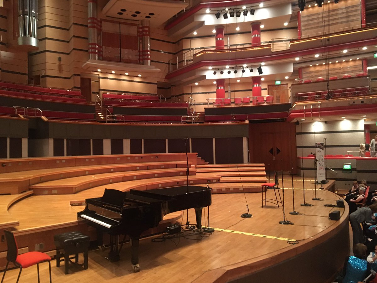 pimmisa's tweet photo. And so it begins! #coty2016 category finals. Good luck everyone. Good luck @Rainbowconn #RainbowConnectionSingers https://t.co/Kf5lUtUExa