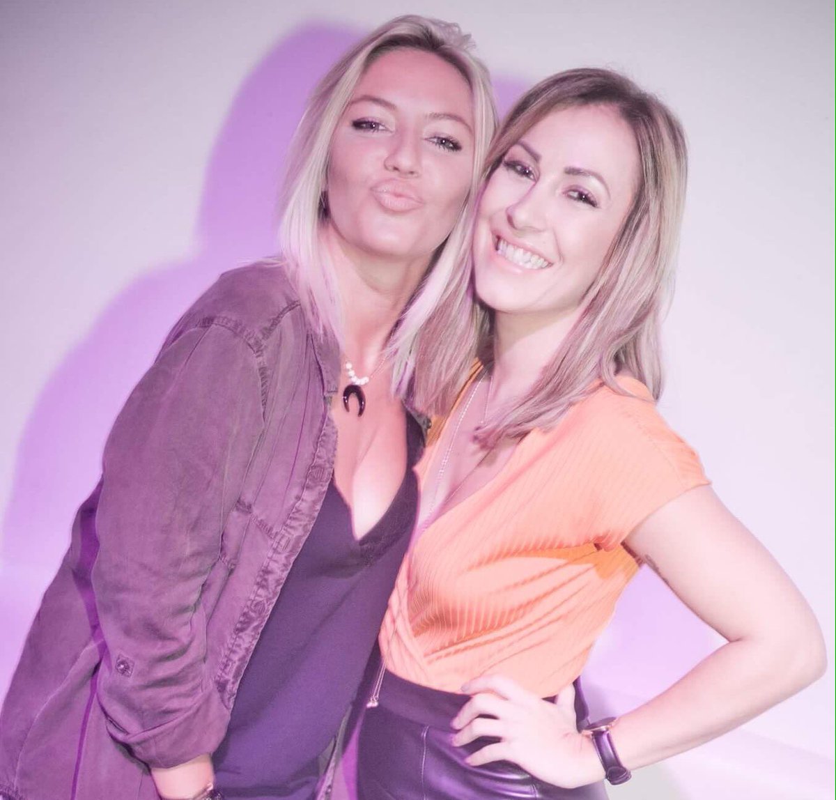 tressiaaaa's tweet image. Retrouvailles avec @GaelleEmma 😘