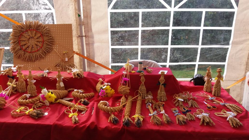 alpaca60's tweet photo. @podnosh corn dolly art @cbhallgardens today until 4.30 https://t.co/4AvaoNVMgs
