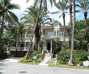 SugarmanAuction's tweet photo. Breathtaking Key Biscayne #Estate 635 Sunset Circle #KeyBiscayneFL
Sun Oct 16 @ 11:00 AM. https://t.co/3LgEV3BLyh